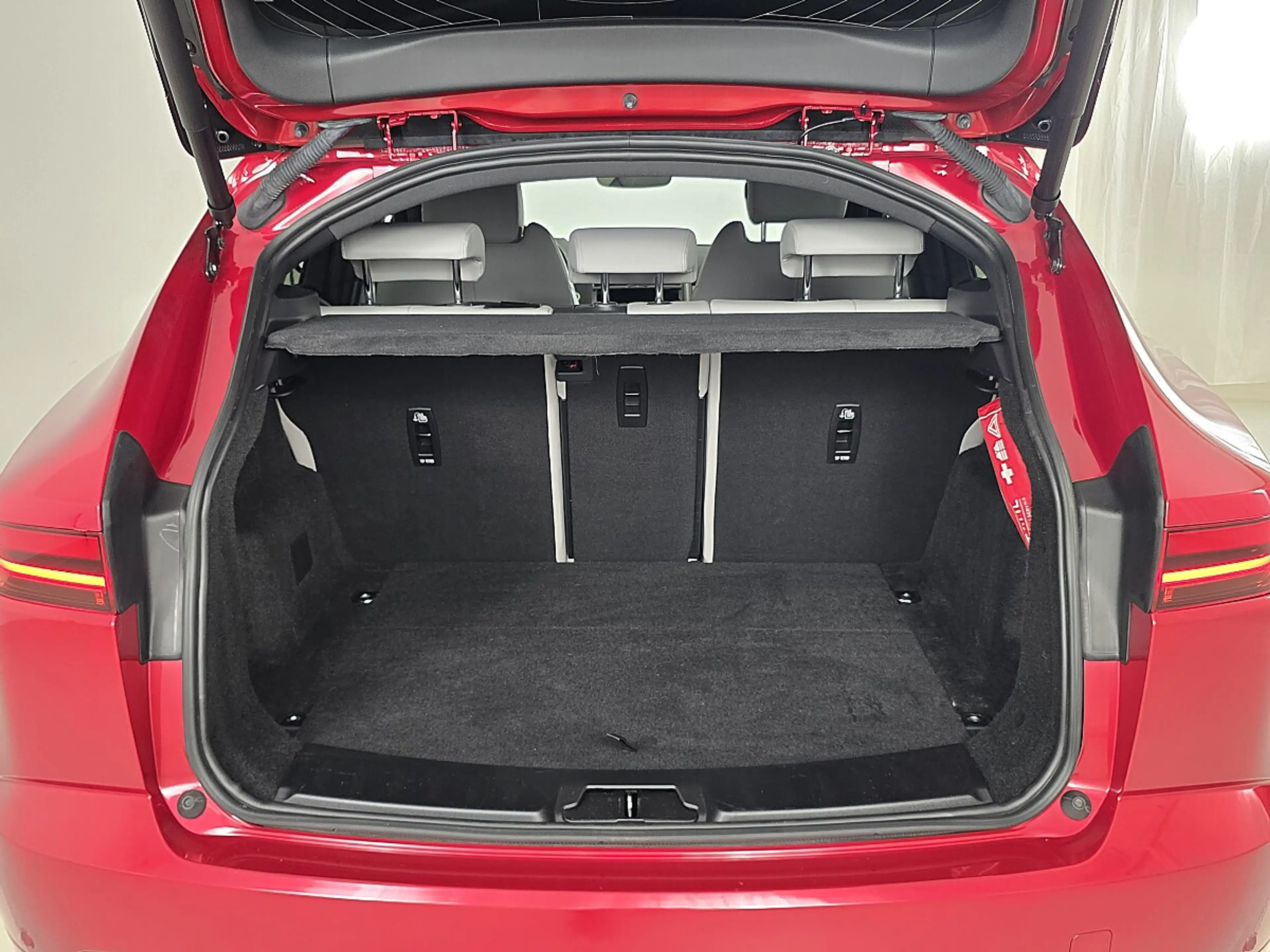 Jaguar E-Pace 2.0DI4 D200 AWD R-Dynamic SE Aut. | Auto Stahl ... — photo 26