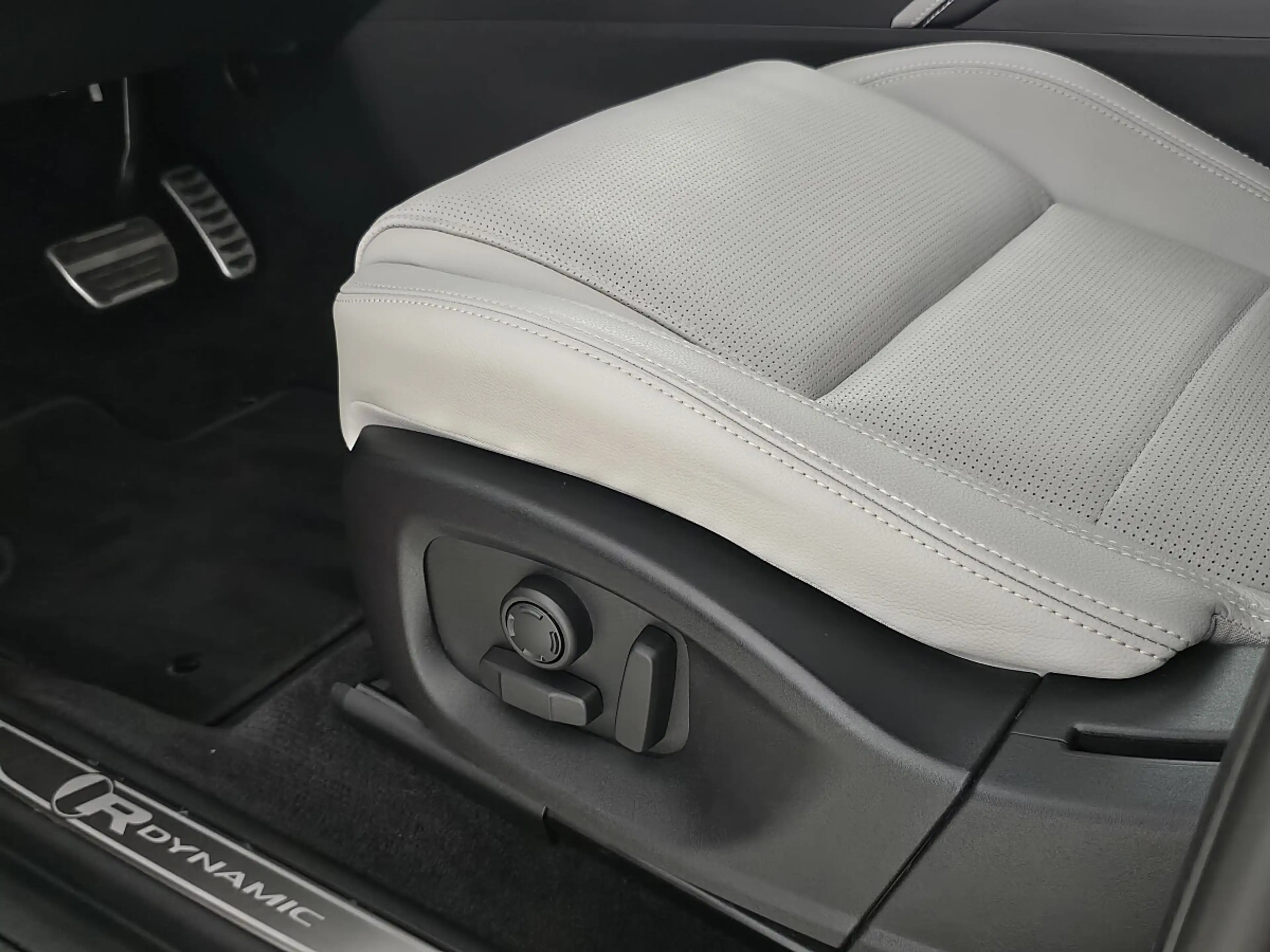 Jaguar E-Pace 2.0DI4 D200 AWD R-Dynamic SE Aut. | Auto Stahl ... — photo 13