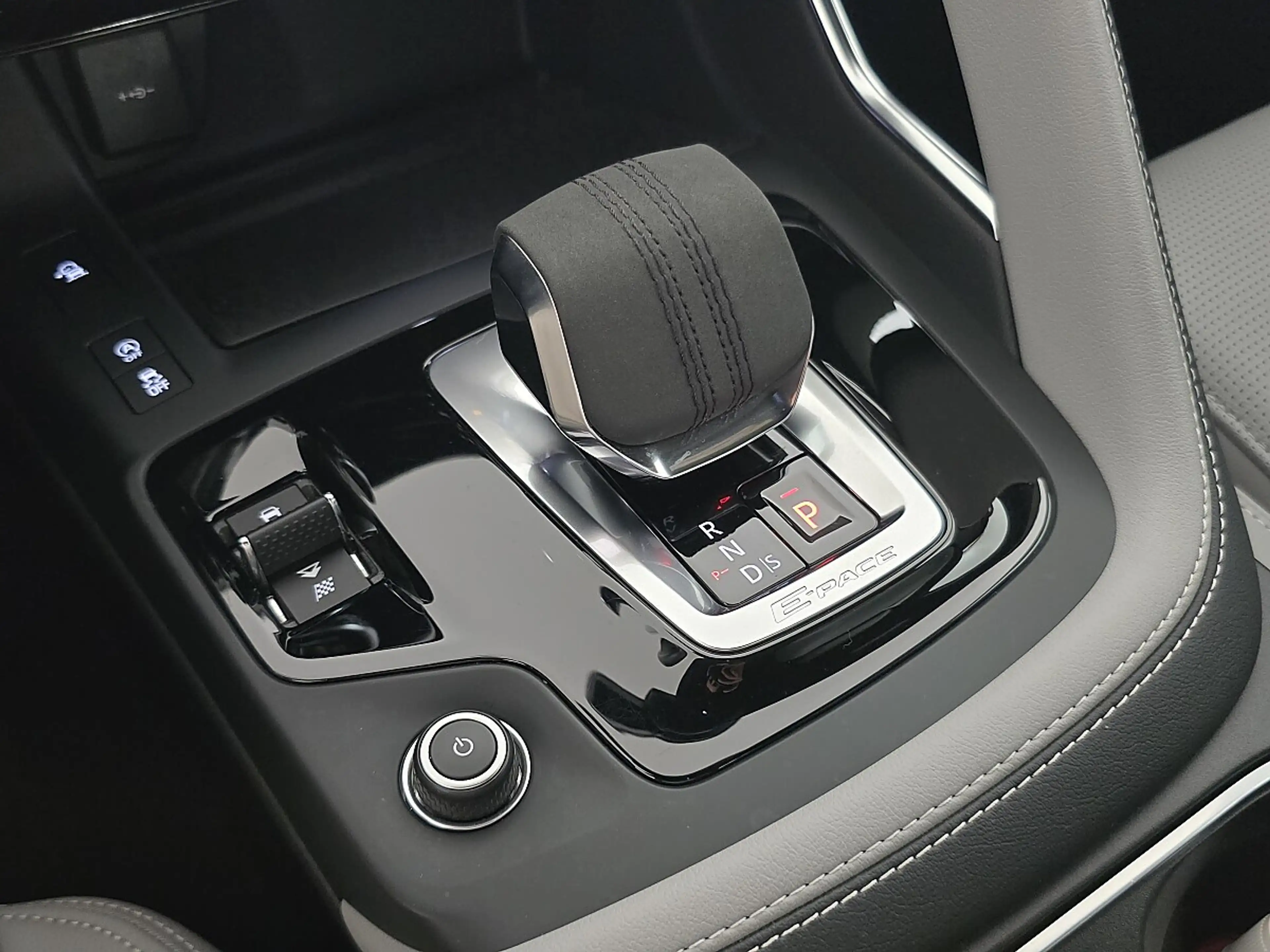 Jaguar E-Pace 2.0DI4 D200 AWD R-Dynamic SE Aut. | Auto Stahl ... — photo 18