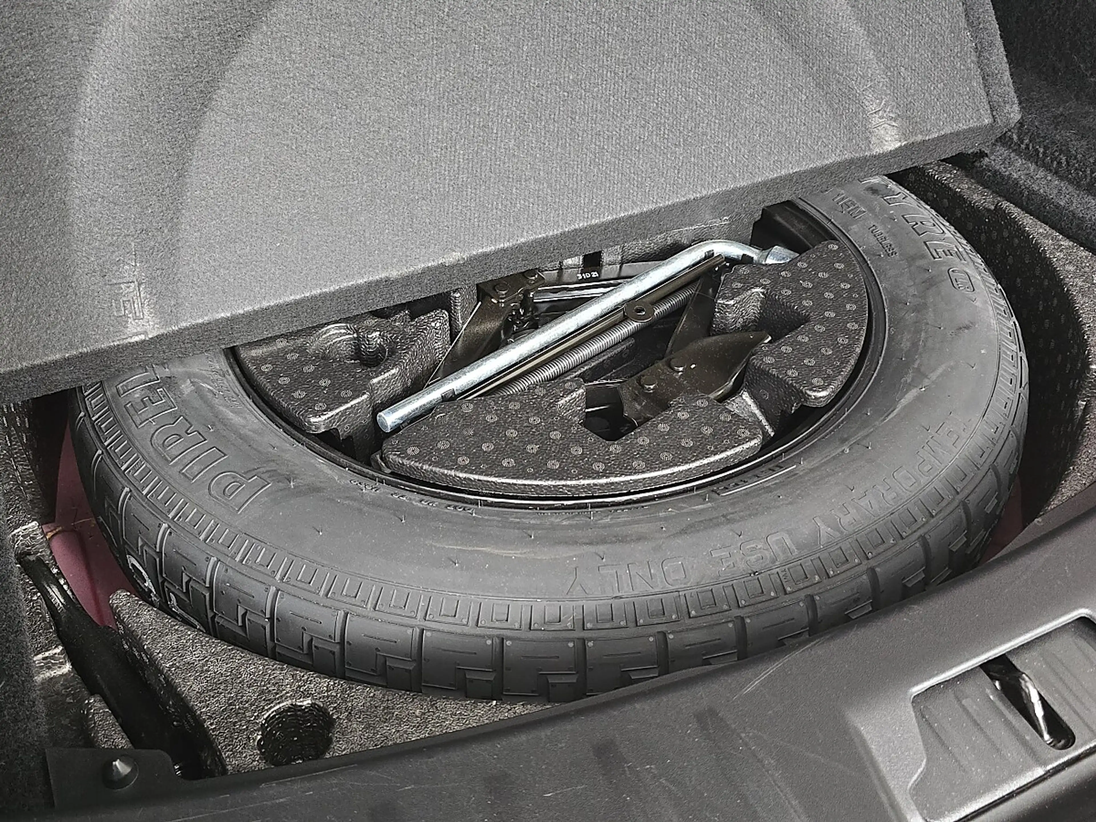 Jaguar E-Pace 2.0DI4 D200 AWD R-Dynamic SE Aut. | Auto Stahl ... — photo 27