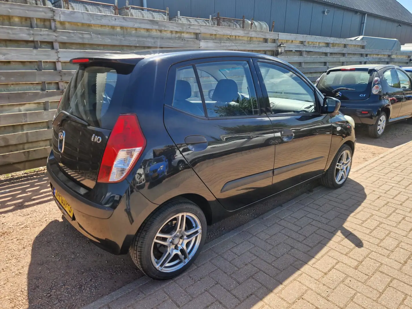 Hyundai i10 1.1 Active Cool Airco Schwarz - 2
