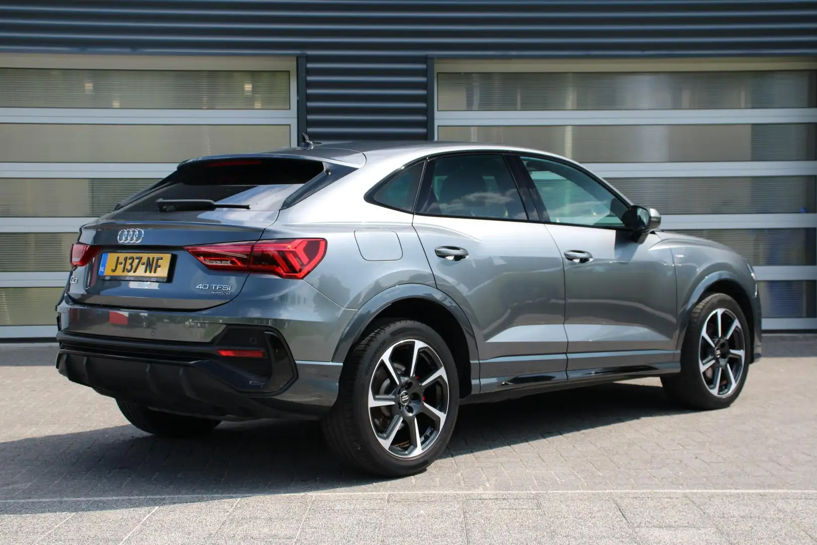 Audi Q3 Sportback 40 TFSI 190pk S-tronic quattro S Edition Gris - 2