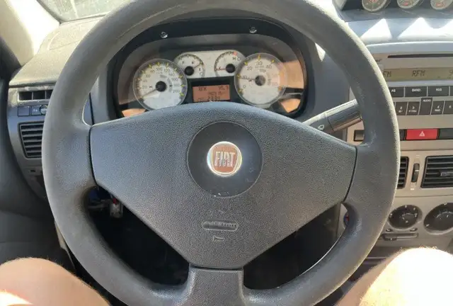 Fiat Strada view 13