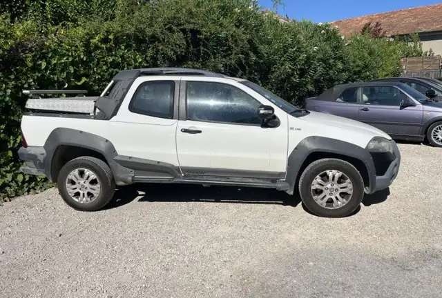 Fiat Strada view 6