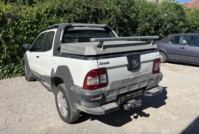 Fiat Strada view 3