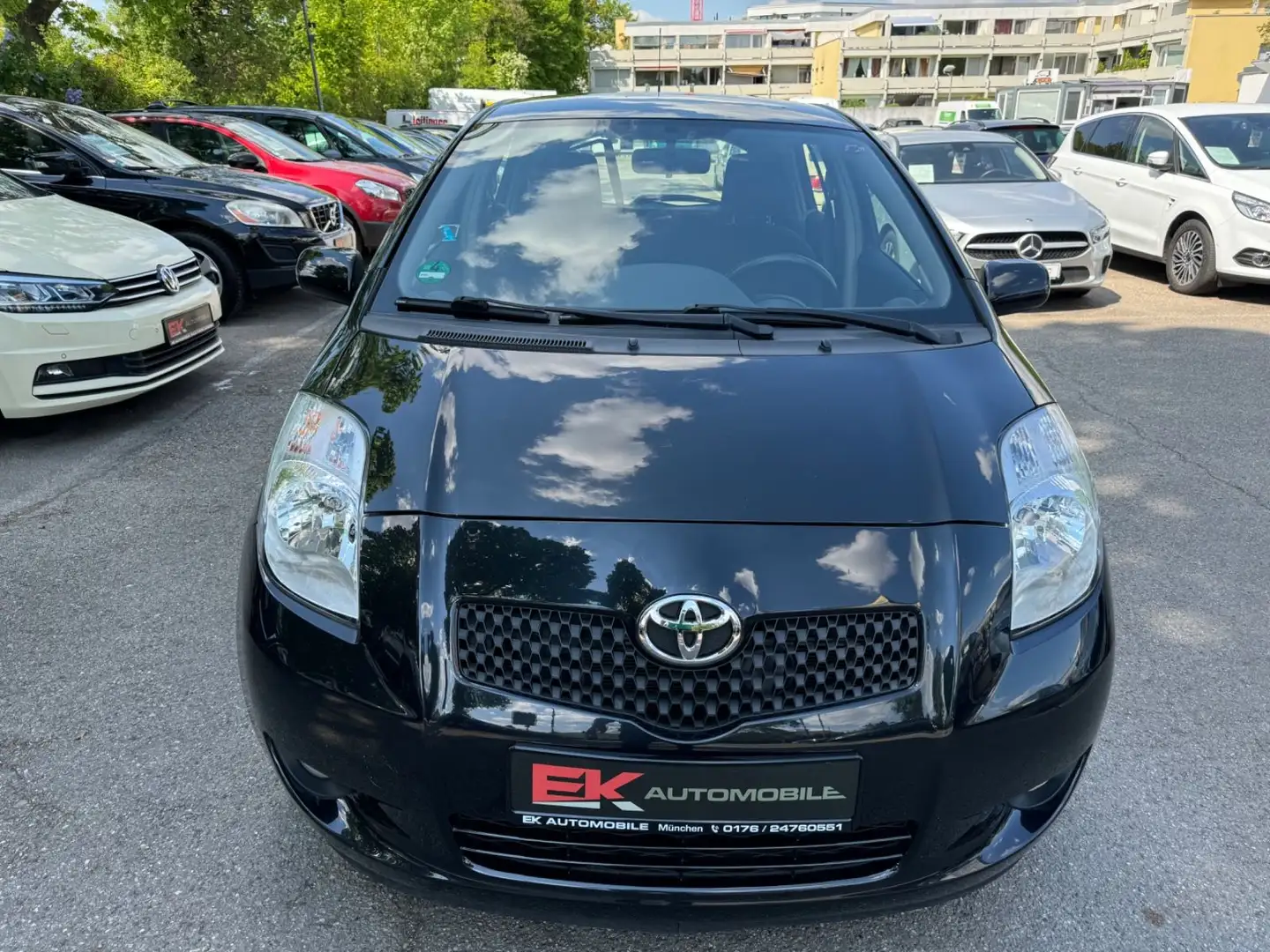 Toyota Yaris Executive Motor 1,3 Ltr.Klimaautomatik Schwarz - 2