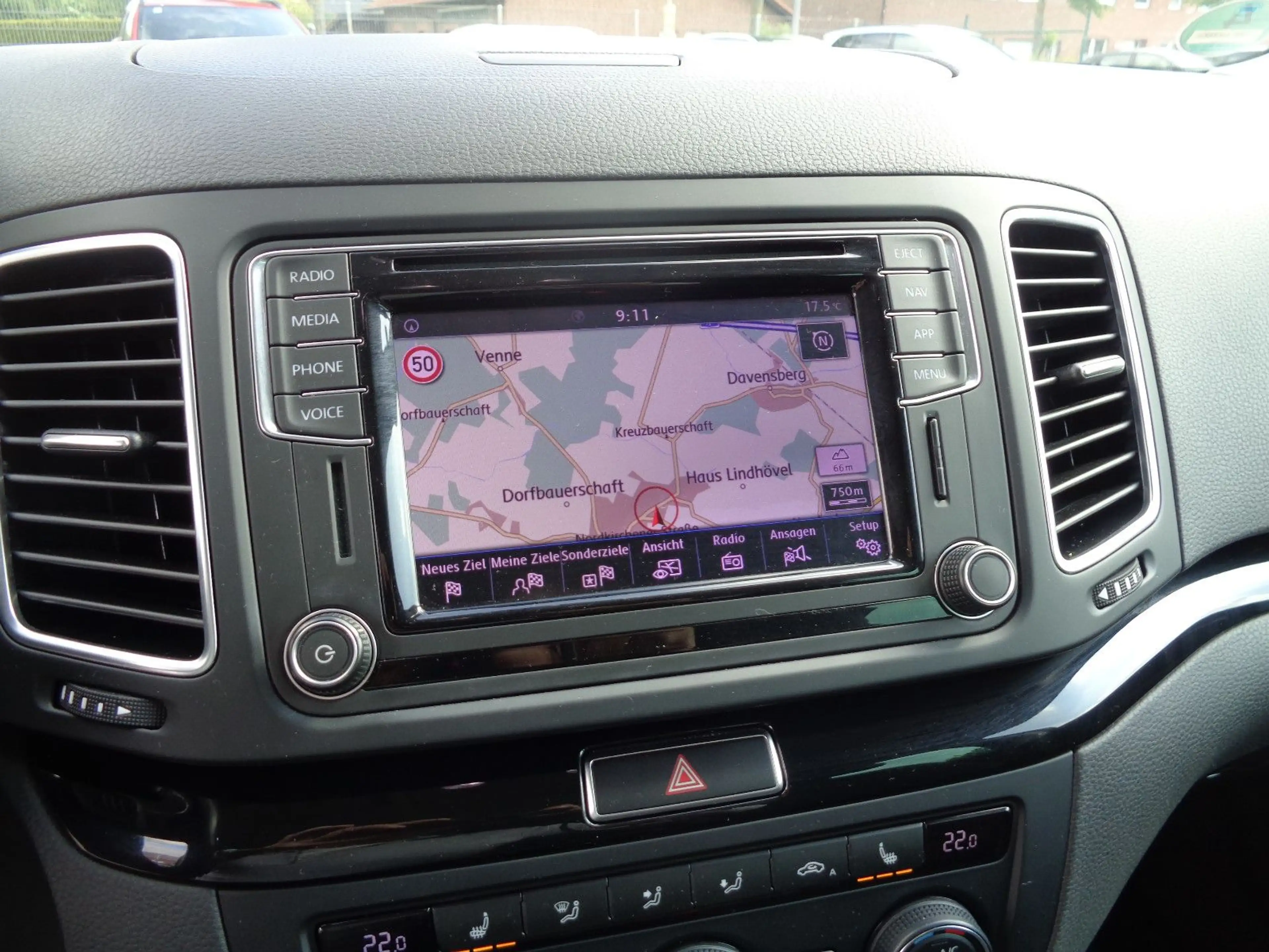 Volkswagen Sharan Highline Autom., Navi, AHK, 7 Sitze, PTS, — photo 11