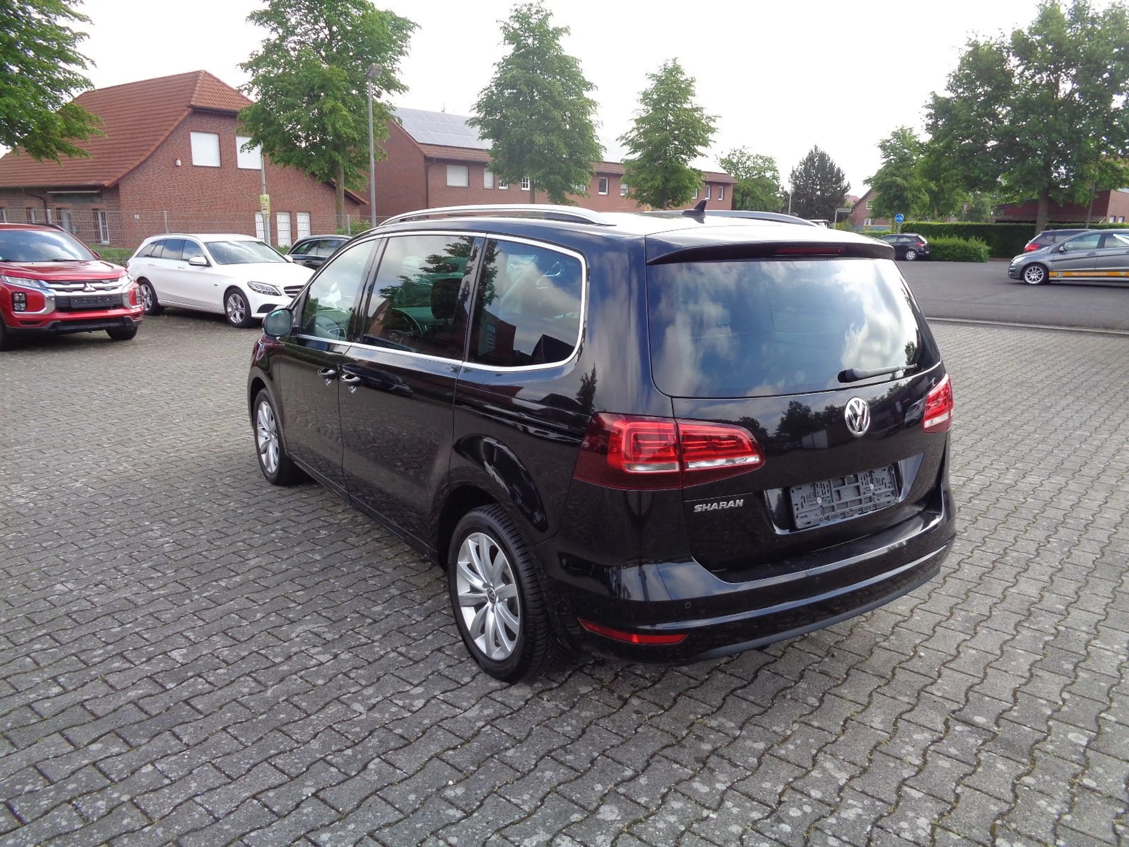 Volkswagen Sharan Highline Autom., Navi, AHK, 7 Sitze, PTS, — photo 4