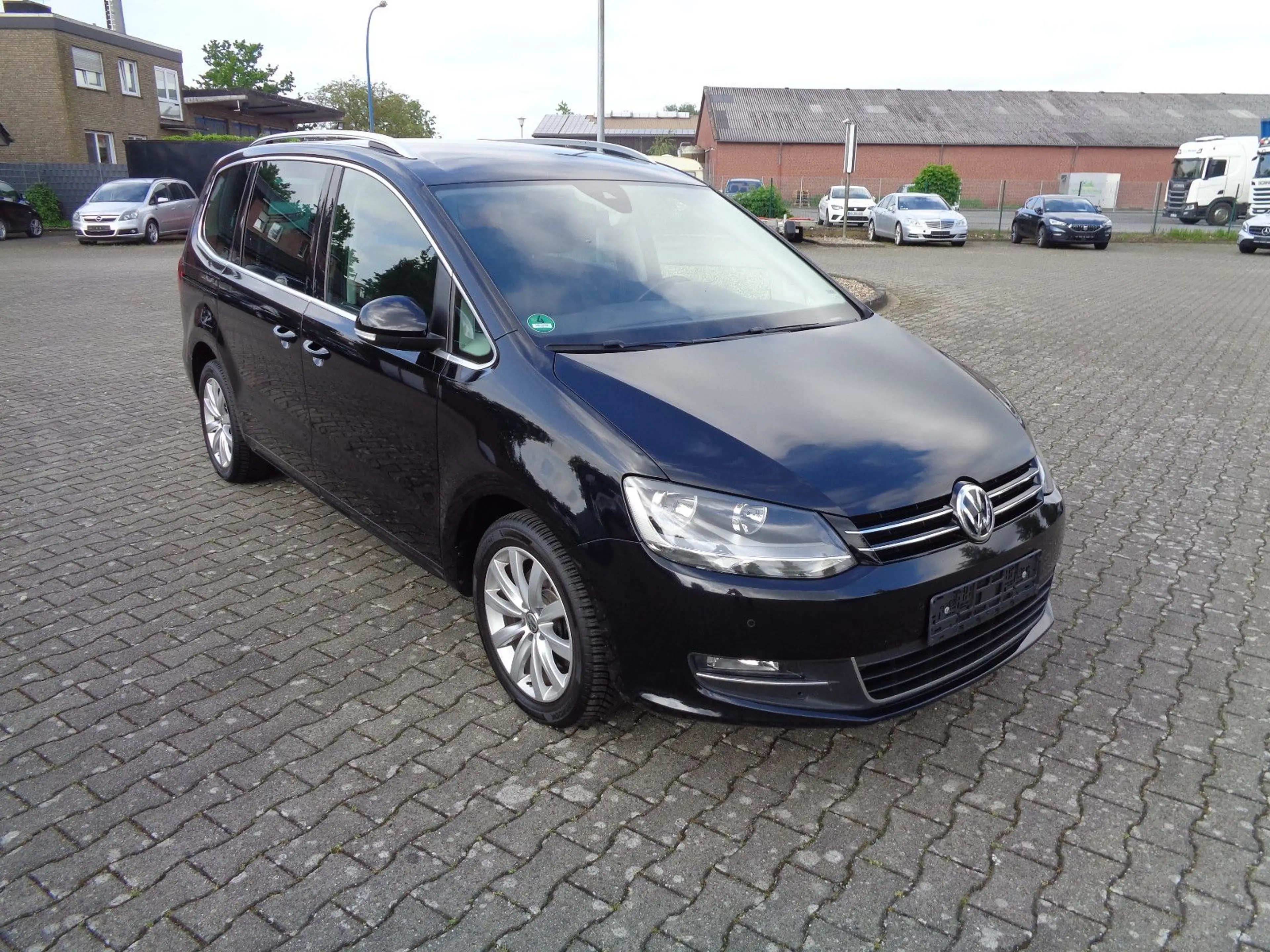 Volkswagen Sharan Highline Autom., Navi, AHK, 7 Sitze, PTS, — photo 2