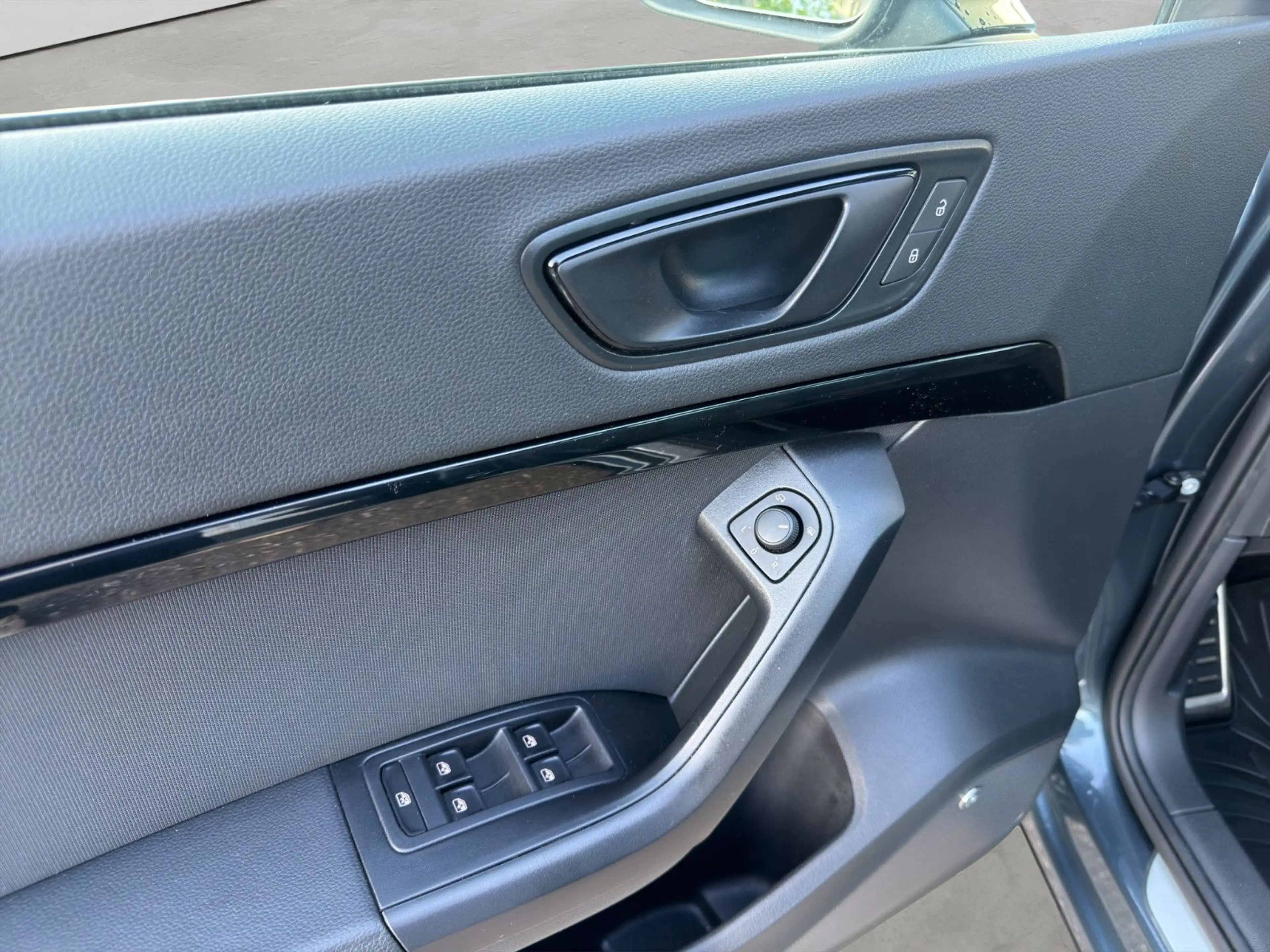 SEAT Ateca 2.0TDI DSG 4M FR-Line KAM ACC LED APP AHK — photo 13