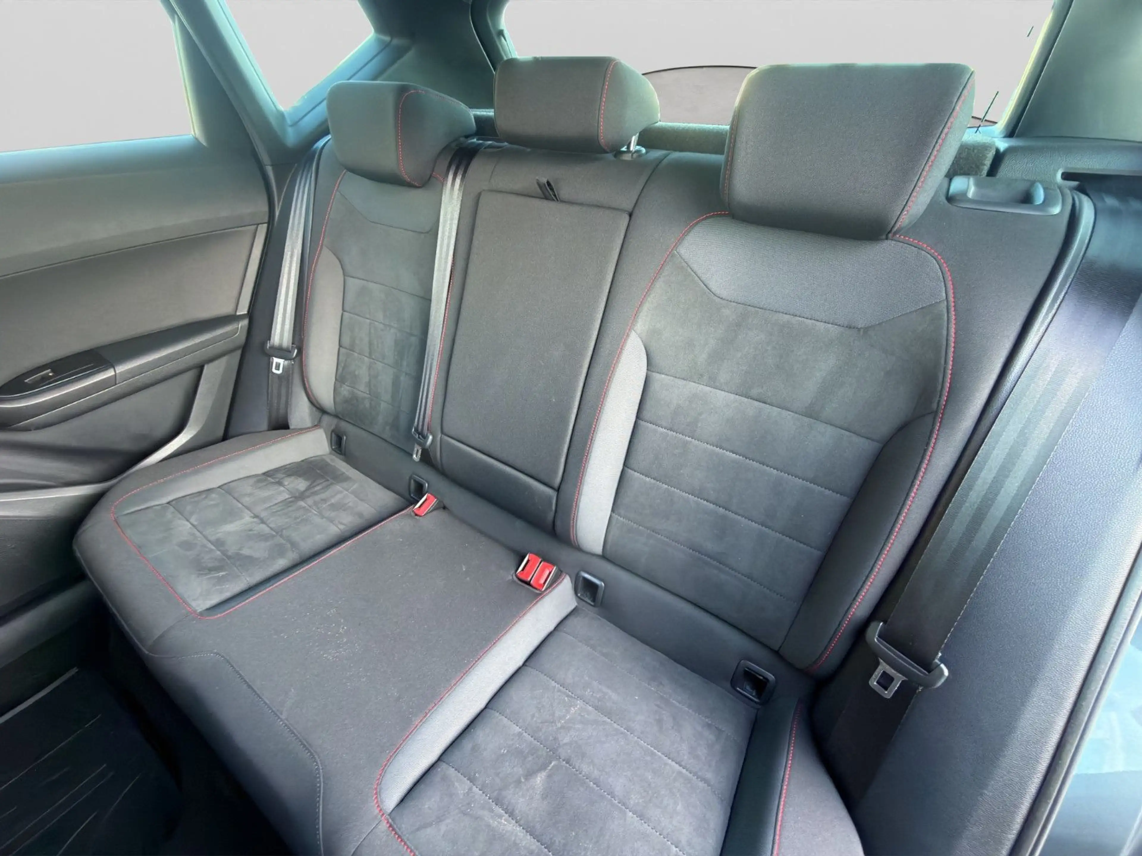 SEAT Ateca 2.0TDI DSG 4M FR-Line KAM ACC LED APP AHK — photo 14
