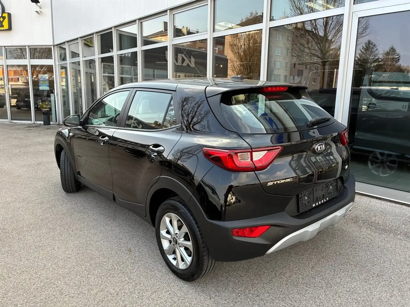 Kia Stonic 1,25 MPI ISG Titan Schwarz - 2