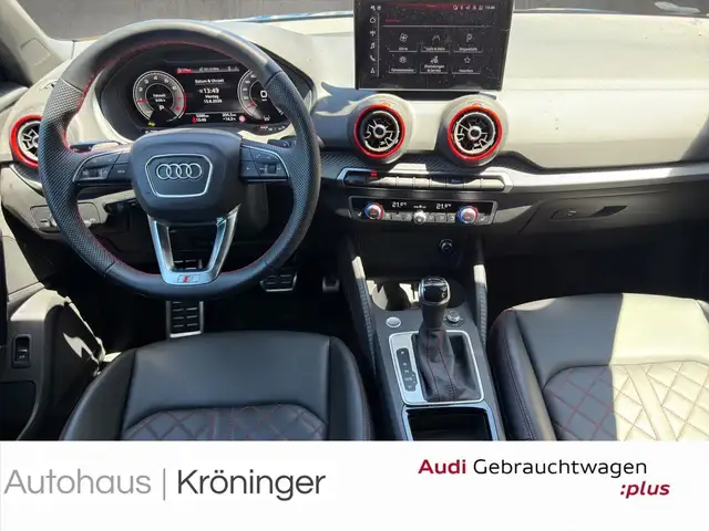 Audi Q2 view 13