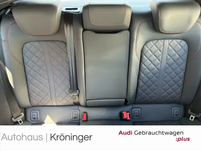 Audi Q2 view 10