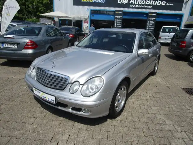 Mercedes-Benz E 200 CDI mit Schiebedach und Klioma-ALU-PDC-ABS-ESP-Met