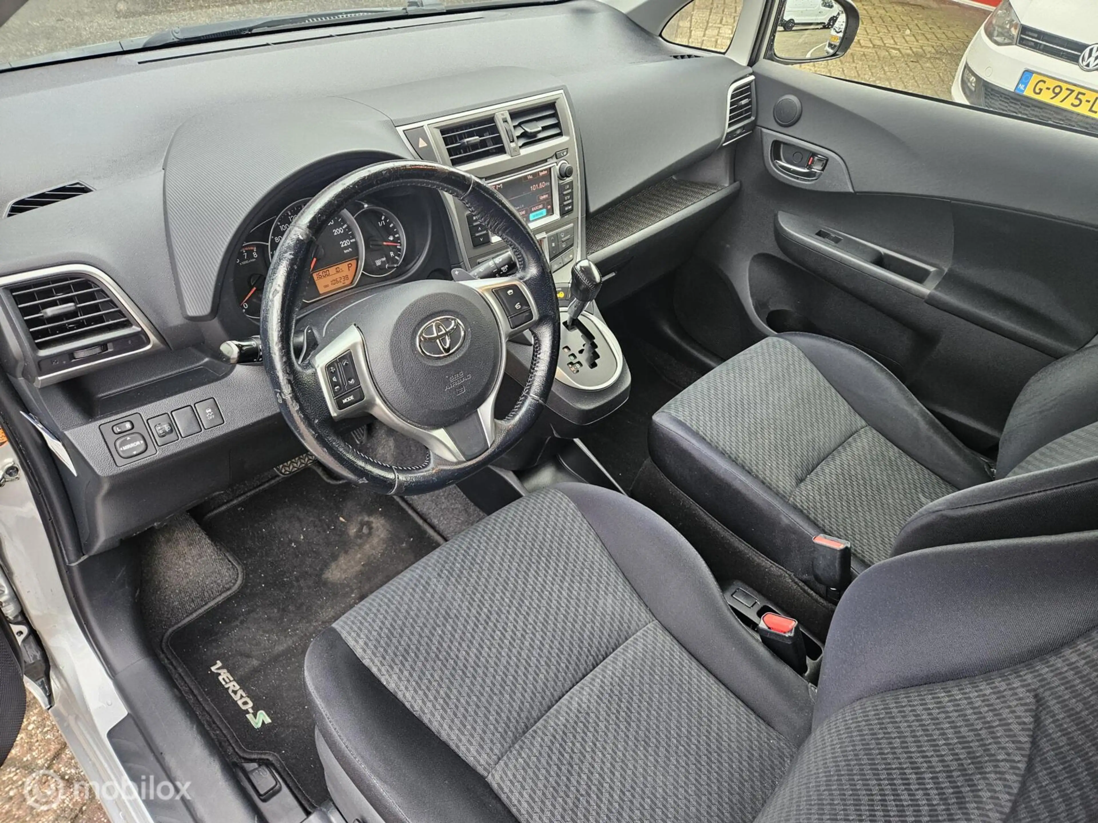 Toyota Verso-S 1.3 VVT-i Aspiration — photo 9