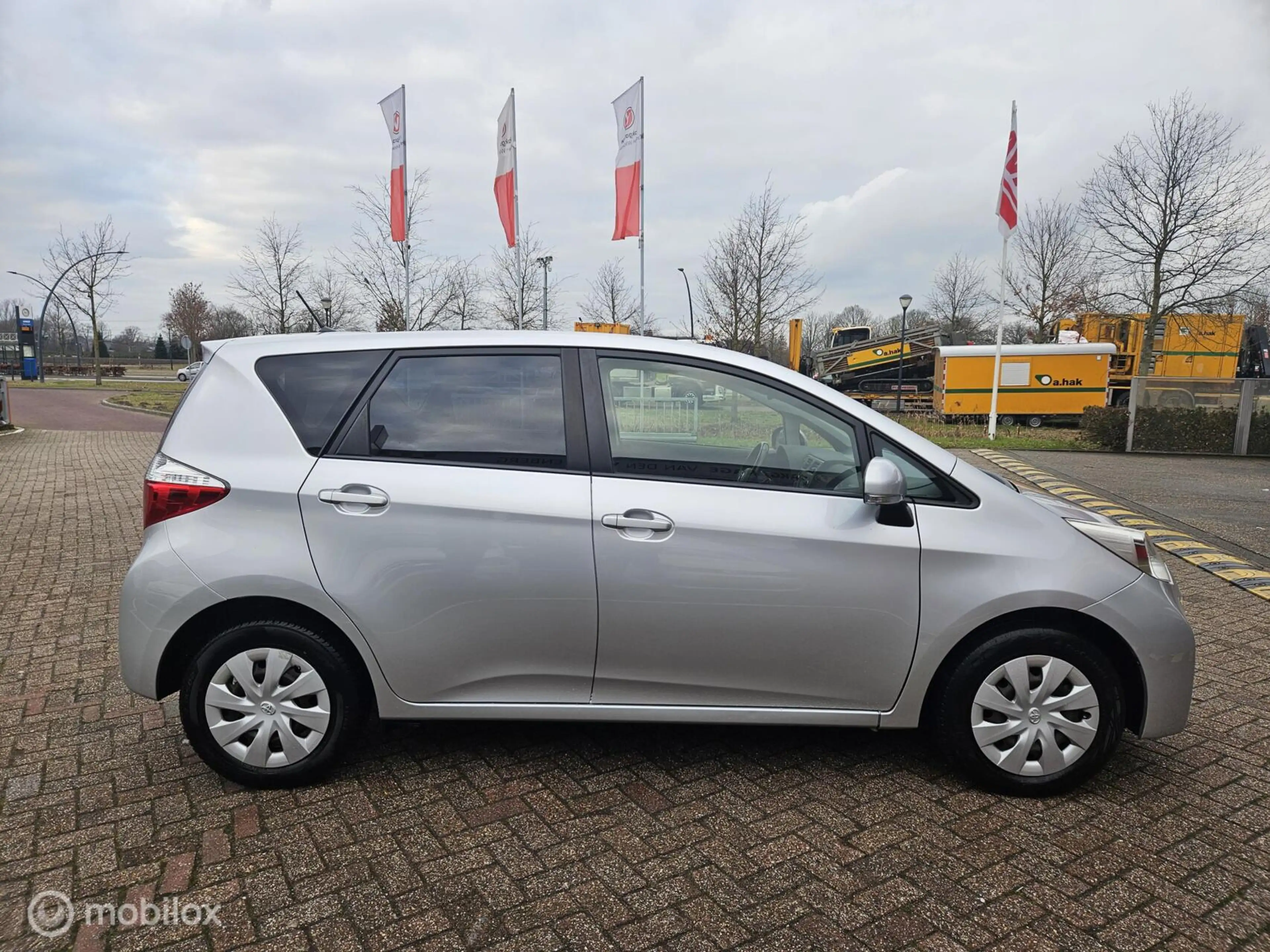 Toyota Verso-S 1.3 VVT-i Aspiration — photo 5