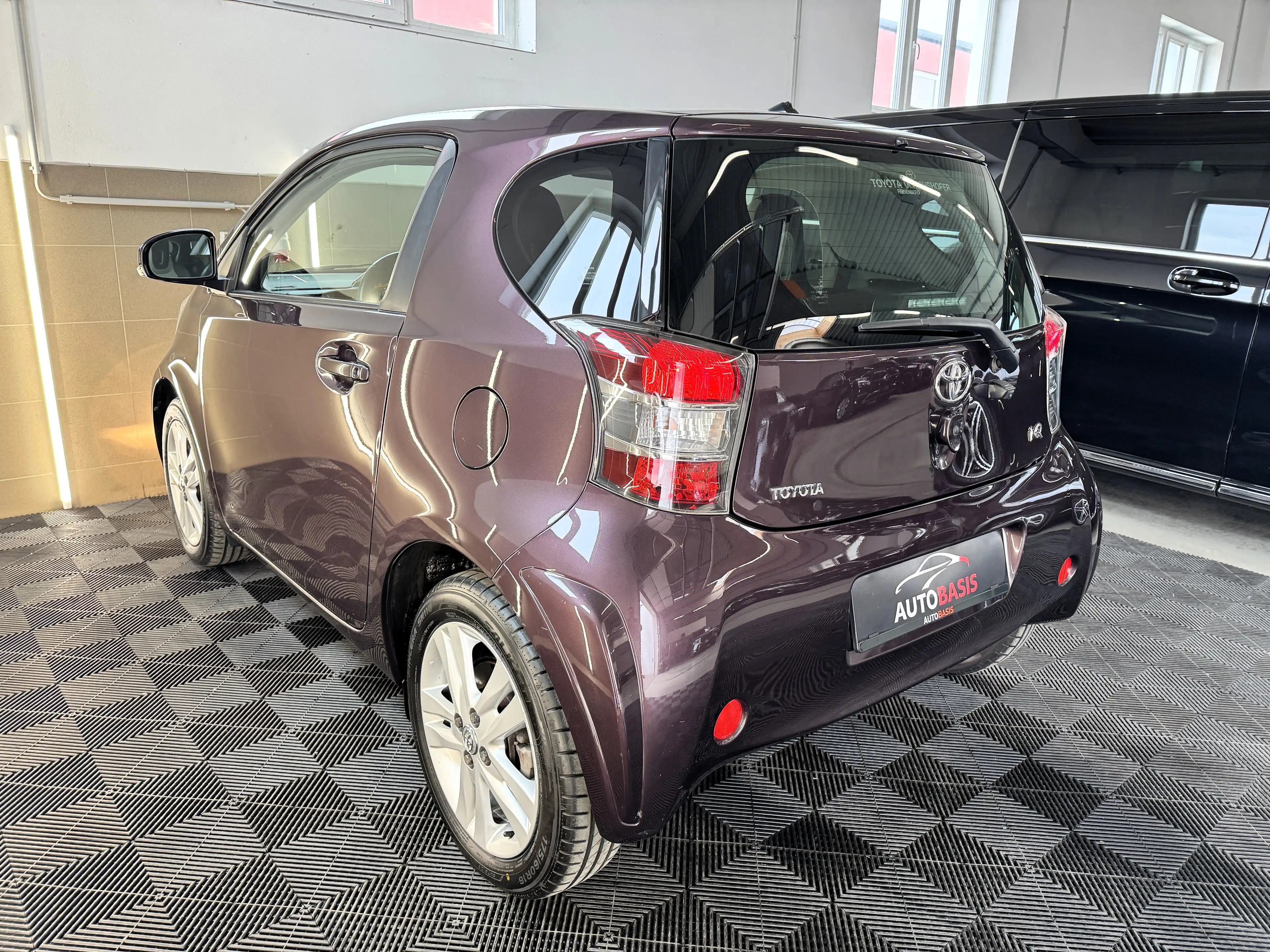 Toyota iQ iQ ² 1,33 dVVT-i Automatik Kamera/SHZ/Klima — photo 9