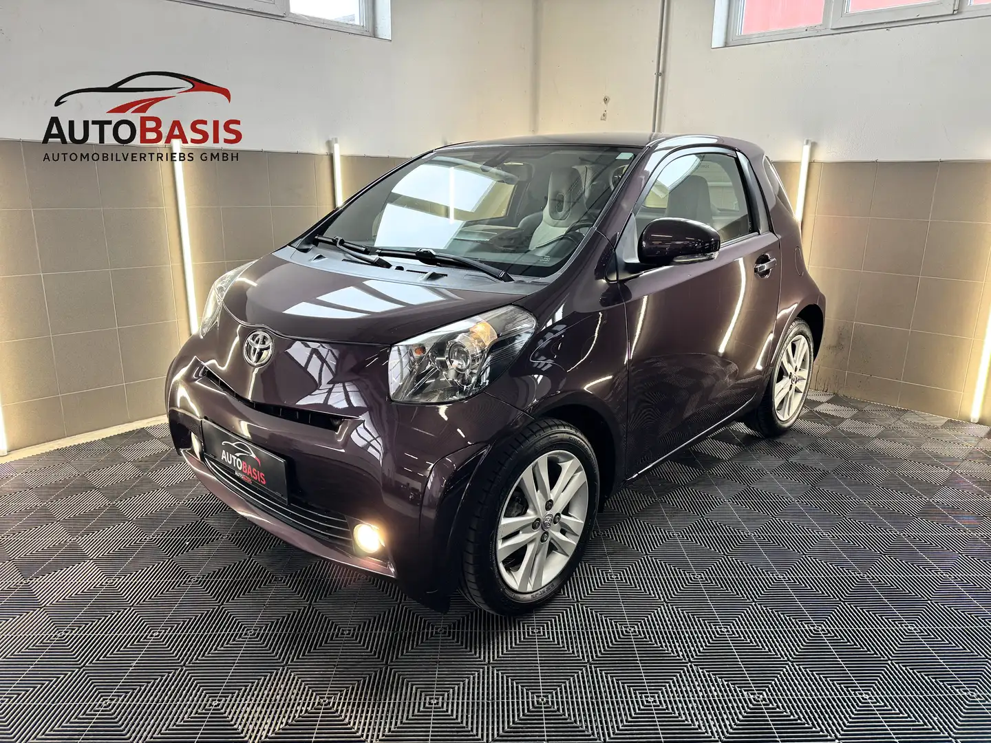 Toyota iQ iQ ² 1,33 dVVT-i Automatik Kamera/SHZ/Klima Violett - 1