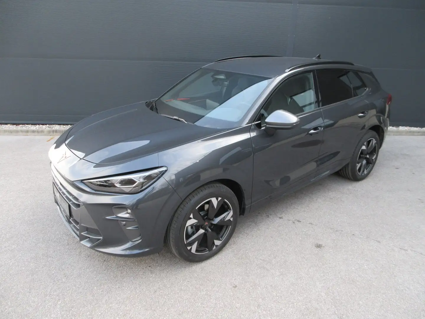 CUPRA Terramar 1.5 e-TSI 150 PS DSG Grau - 2