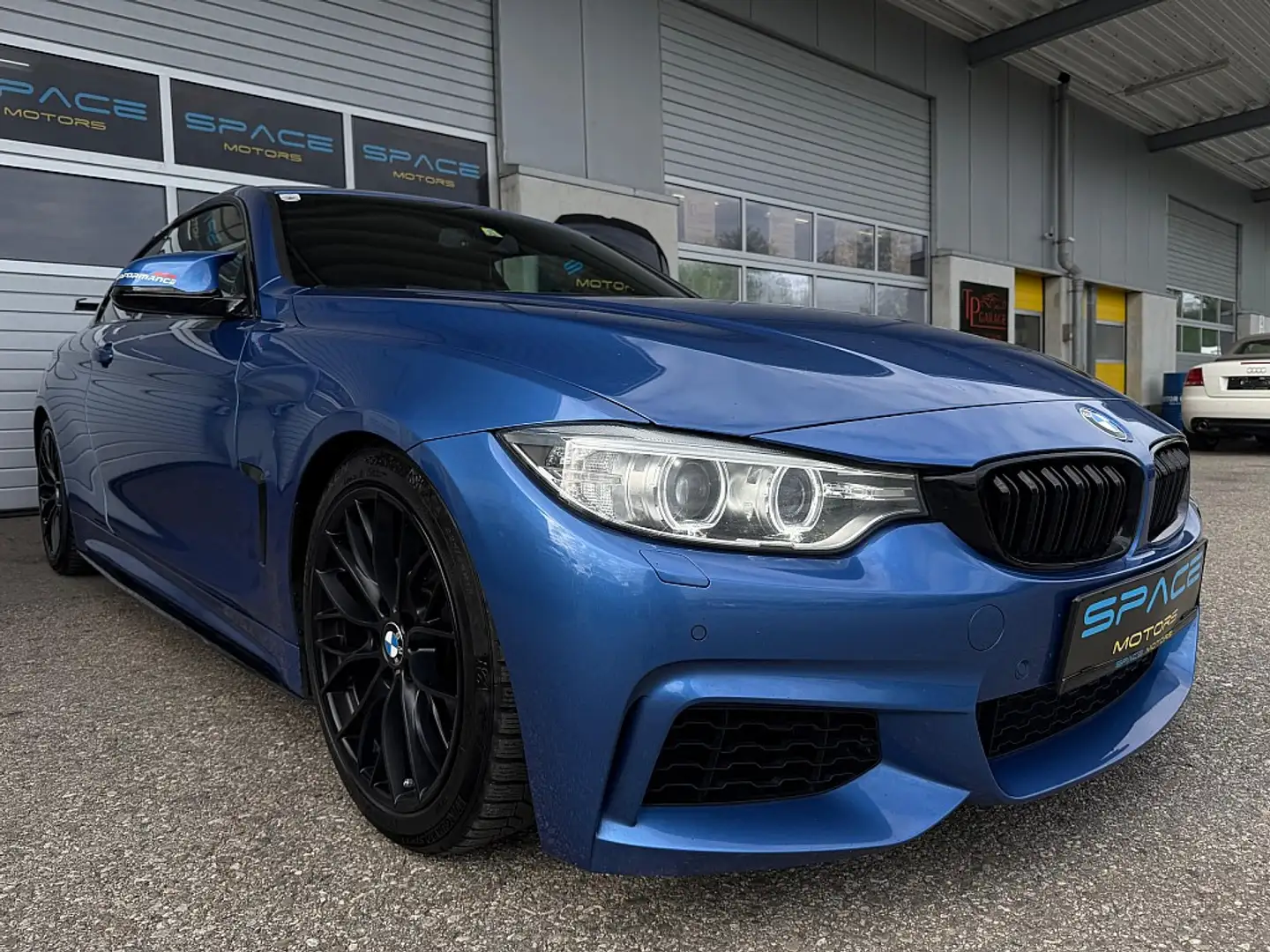 BMW 430 d Coupe Aut. Modrá - 2