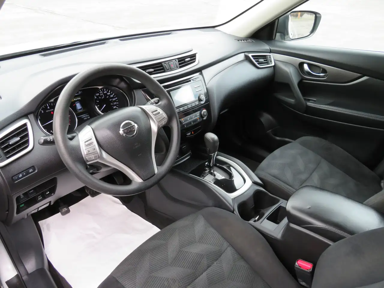 Nissan Rogue снимка Nissan Rogue