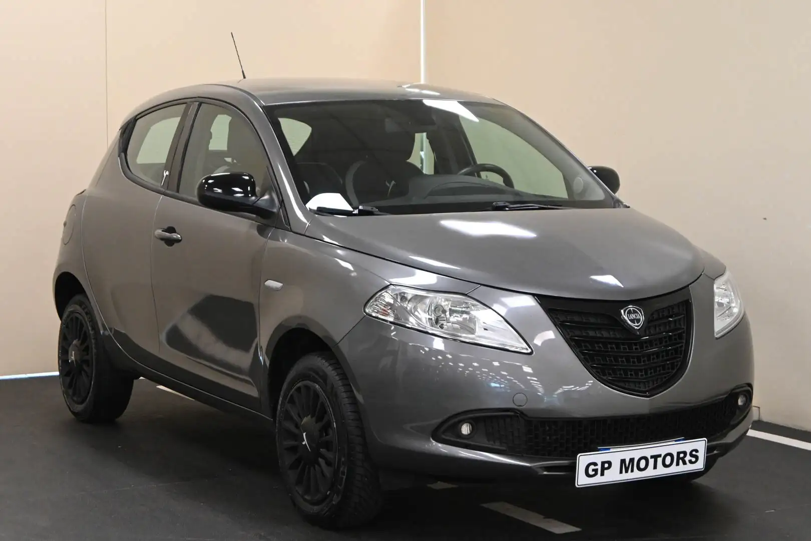 Lancia Ypsilon 85 CV 5 porte Metano Ecochic Elefantino Gris - 1