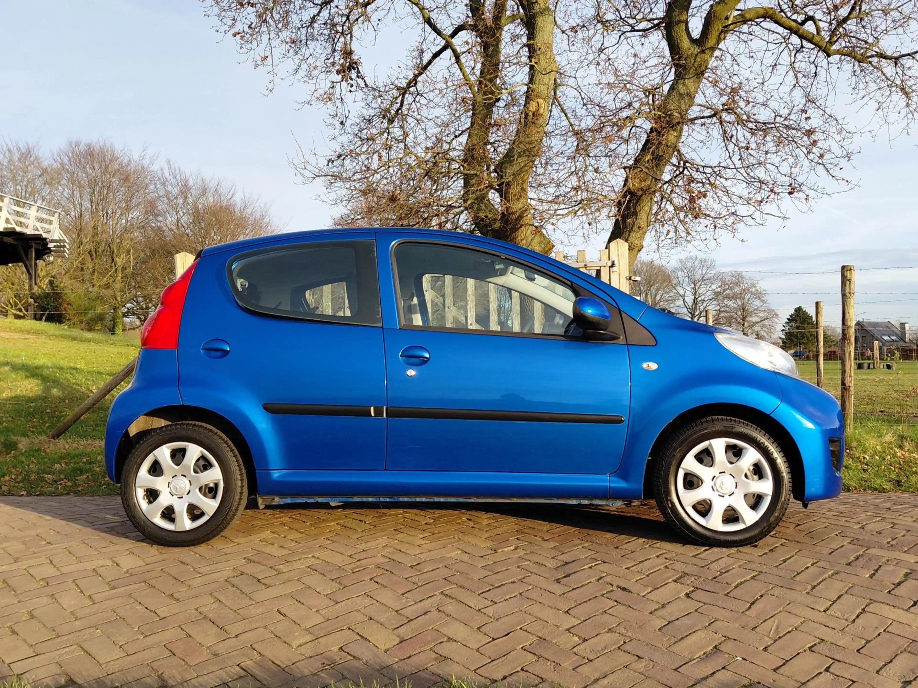 Peugeot 107 1.0-12V XS — photo 6