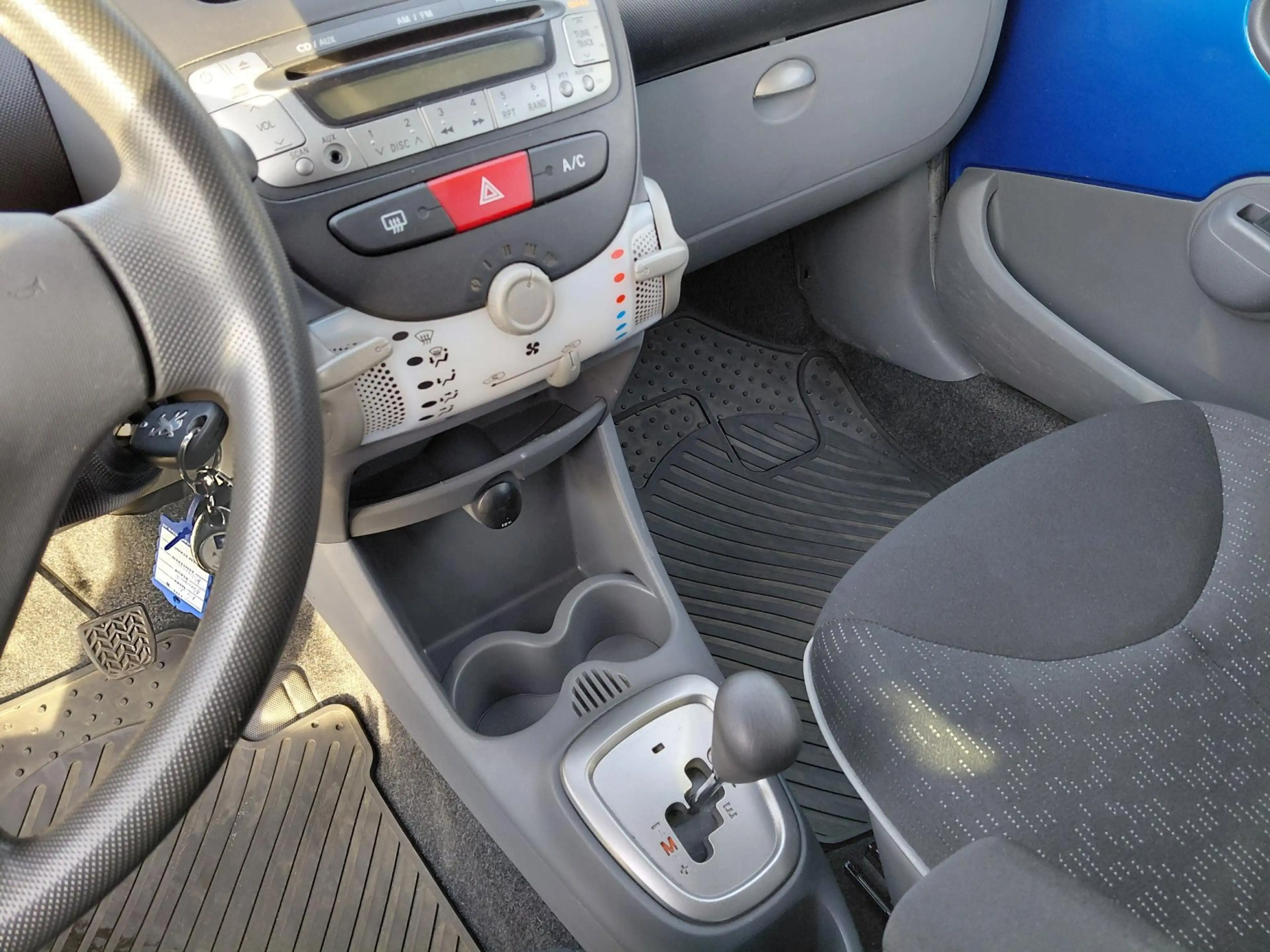 Peugeot 107 1.0-12V XS — photo 13