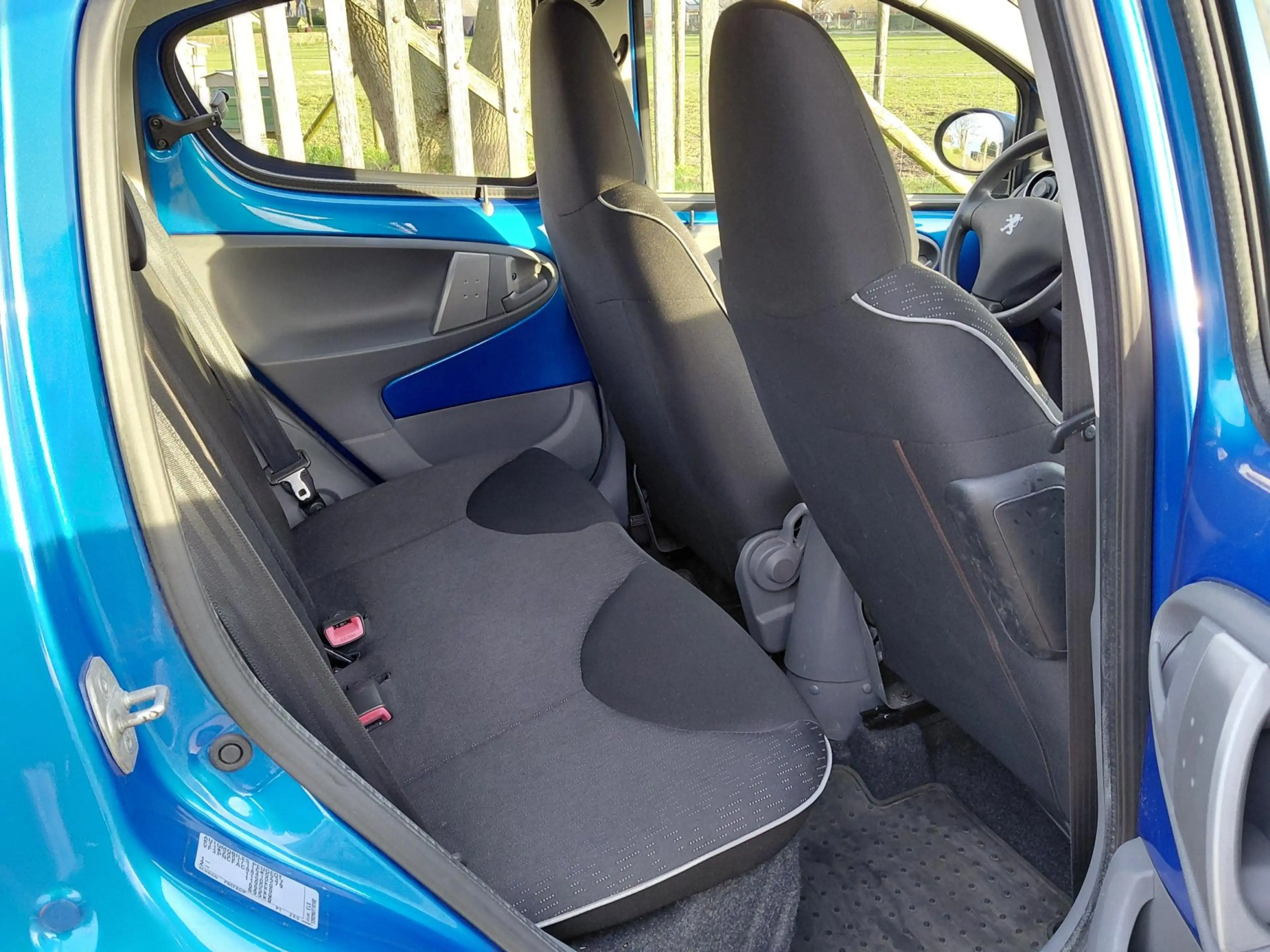 Peugeot 107 1.0-12V XS — photo 14