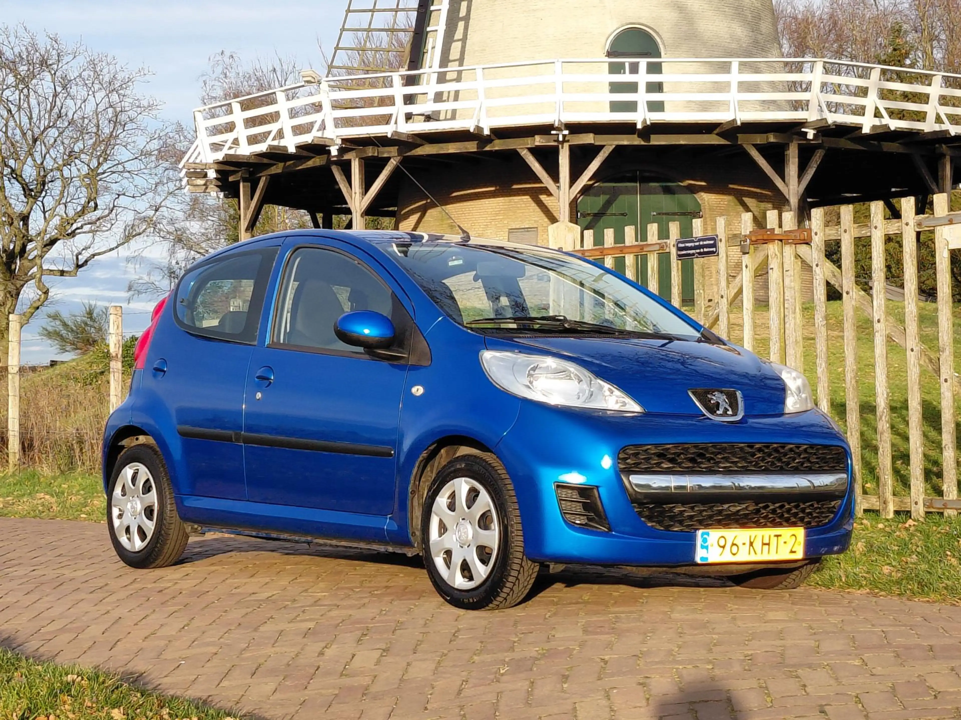 Peugeot 107 1.0-12V XS — photo 2