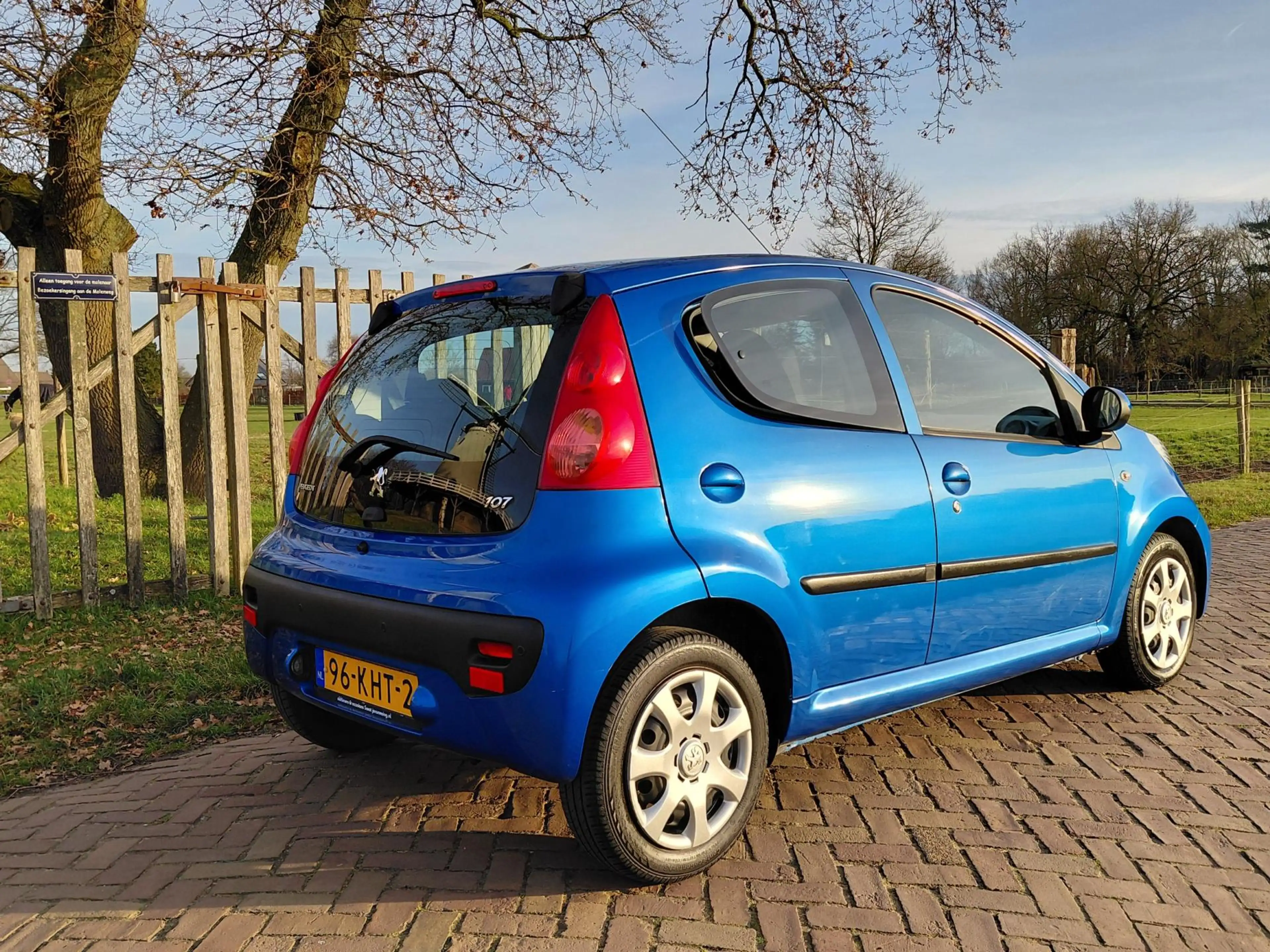 Peugeot 107 1.0-12V XS — photo 4