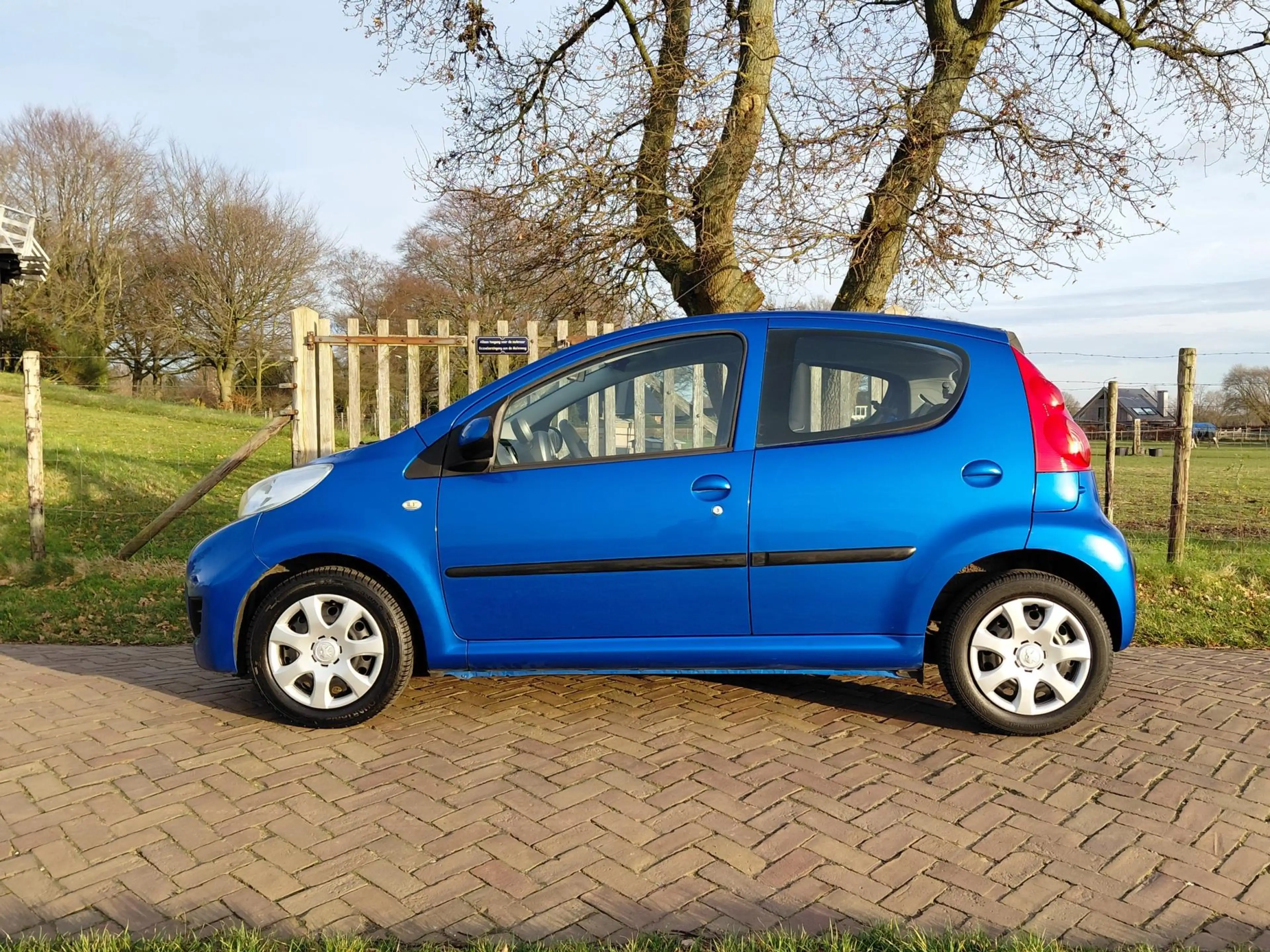 Peugeot 107 1.0-12V XS — photo 5