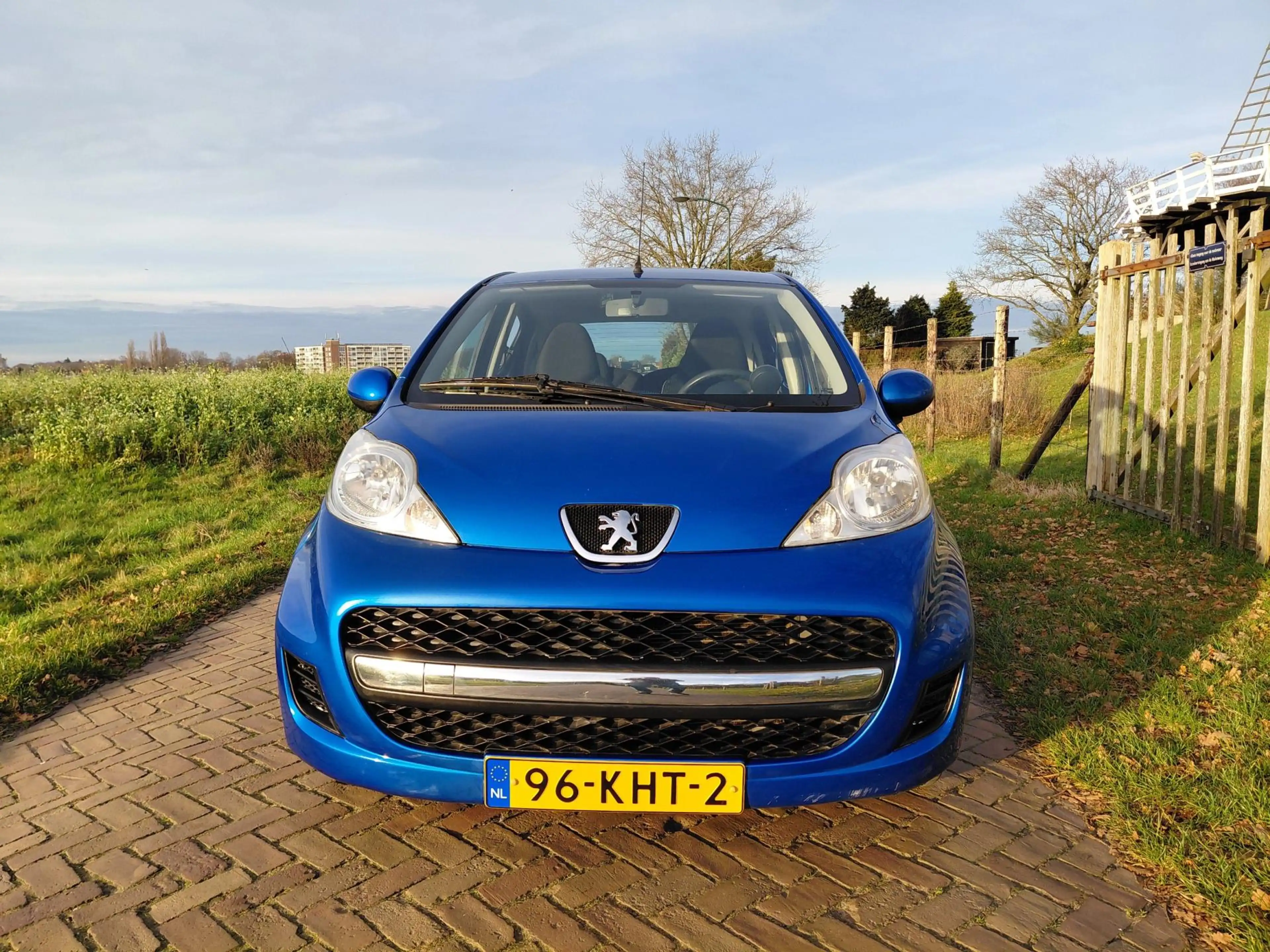 Peugeot 107 1.0-12V XS — photo 7