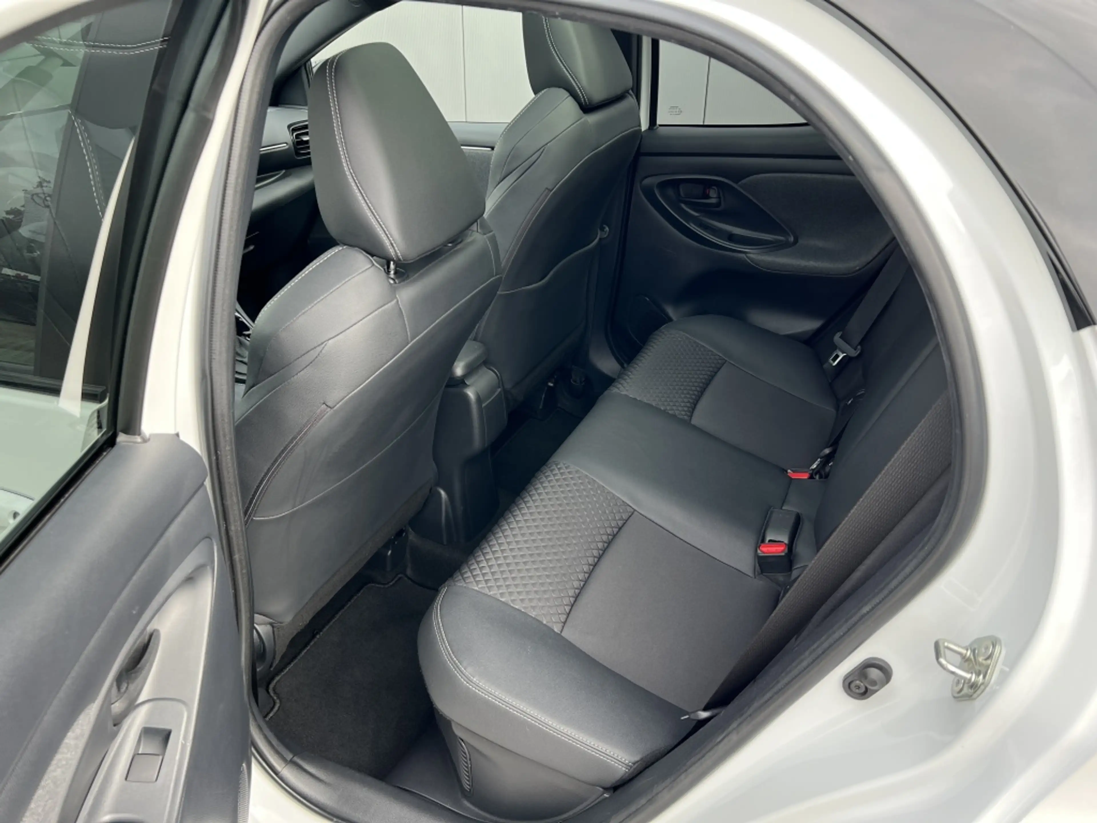 Toyota Yaris 1.5 Hyb. Executive | NL auto | Dealerondehouden | — photo 5