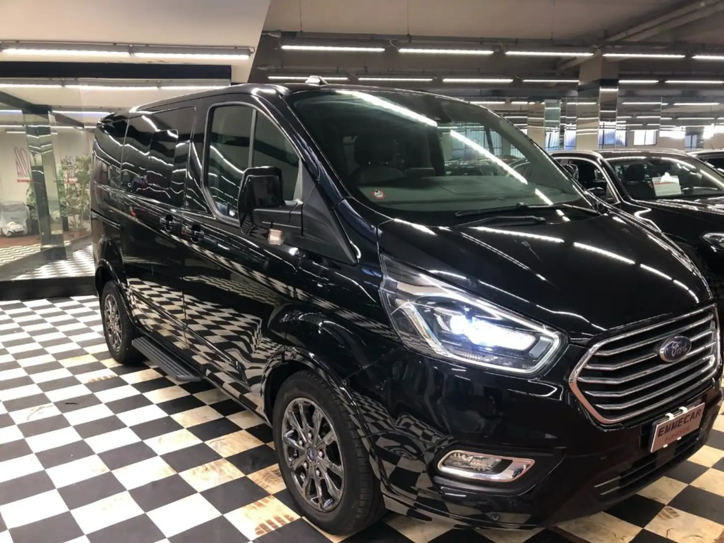 Ford Tourneo Custom 320 2.0 TDCi 185CV aut. PC Titanium Negro - 2