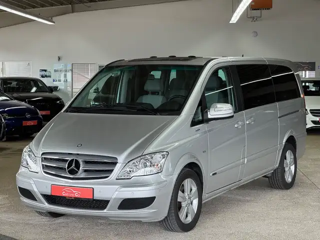 Mercedes-Benz Viano 3.0 CDI lang 7Sitz *STHZ*AHK*SHZ*PAN*NAV*