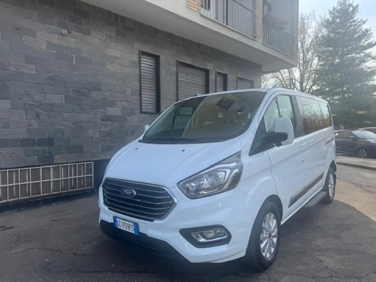 Ford Transit Custom TOURNEO CUSTOM 320 TITANIUM 9 POSTI 2.0TDCi 130 Cv Bianco - 1