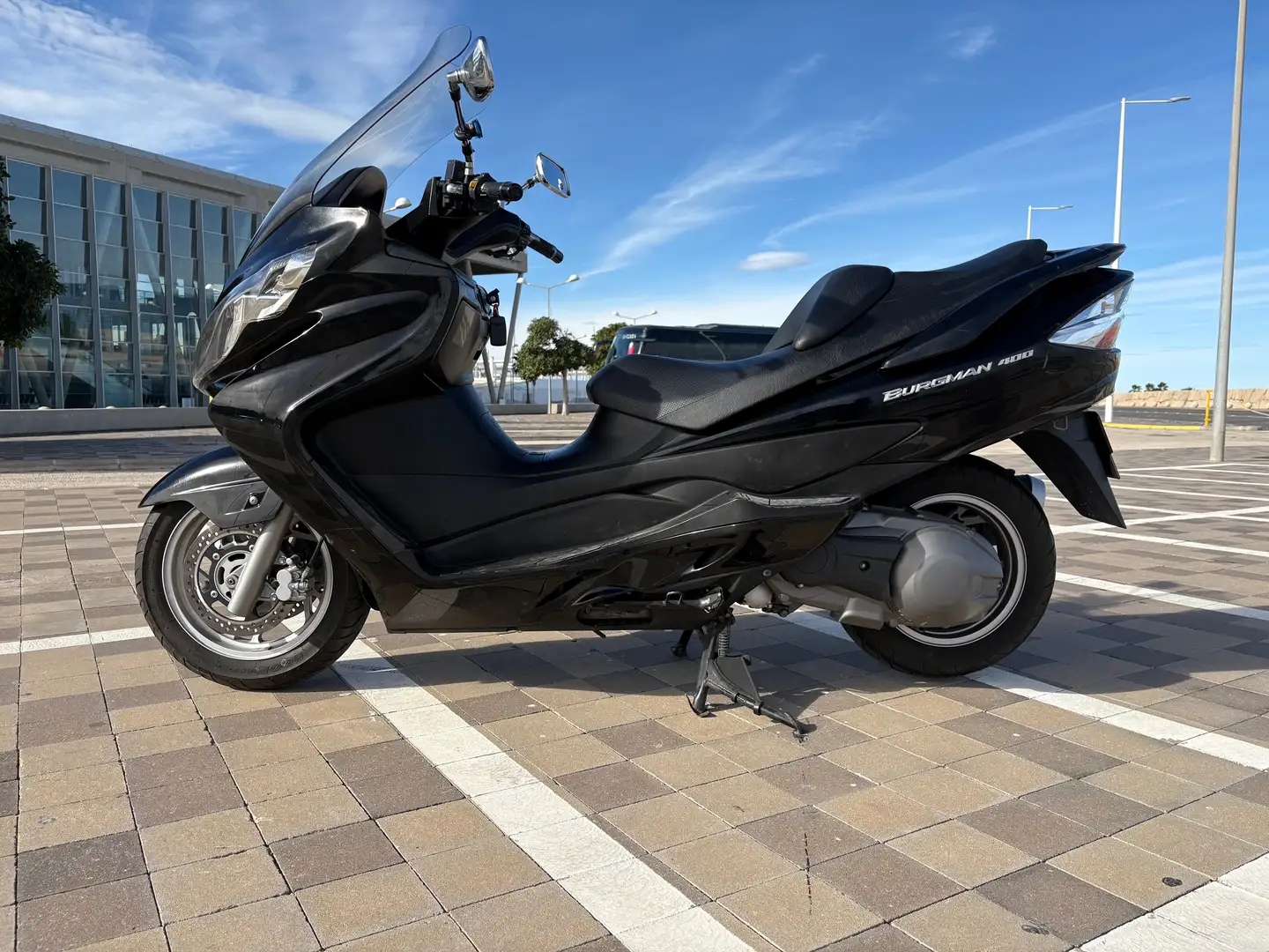 Suzuki Burgman 400 AN400 Negro - 1