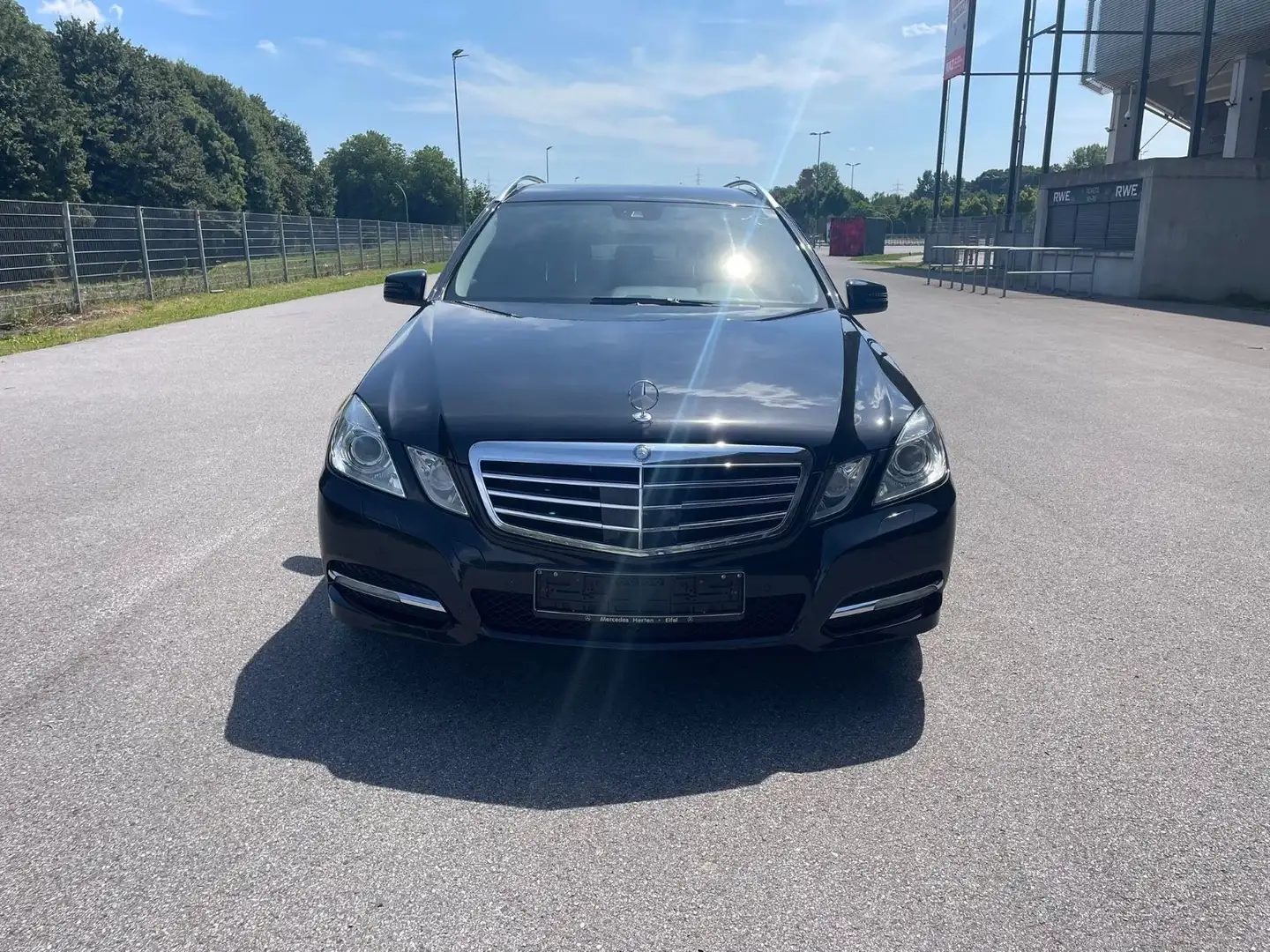 Mercedes-Benz E 250 E -Klasse BlueEfficiency Automatik Navi*** - 2