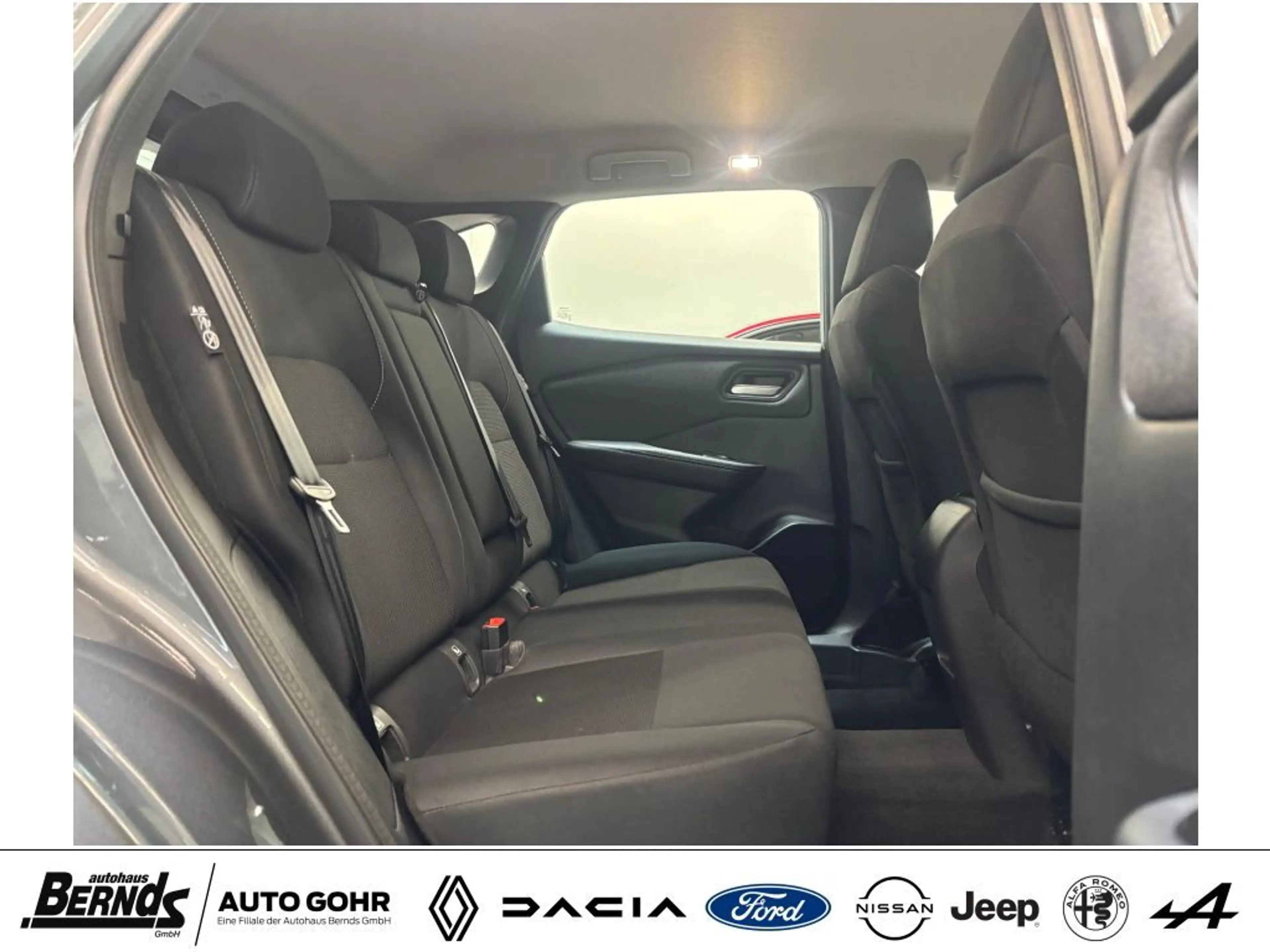 Nissan Qashqai 1.3 Acenta Klima PDC Navi 360 WinterP. LED LMF uvm — photo 4
