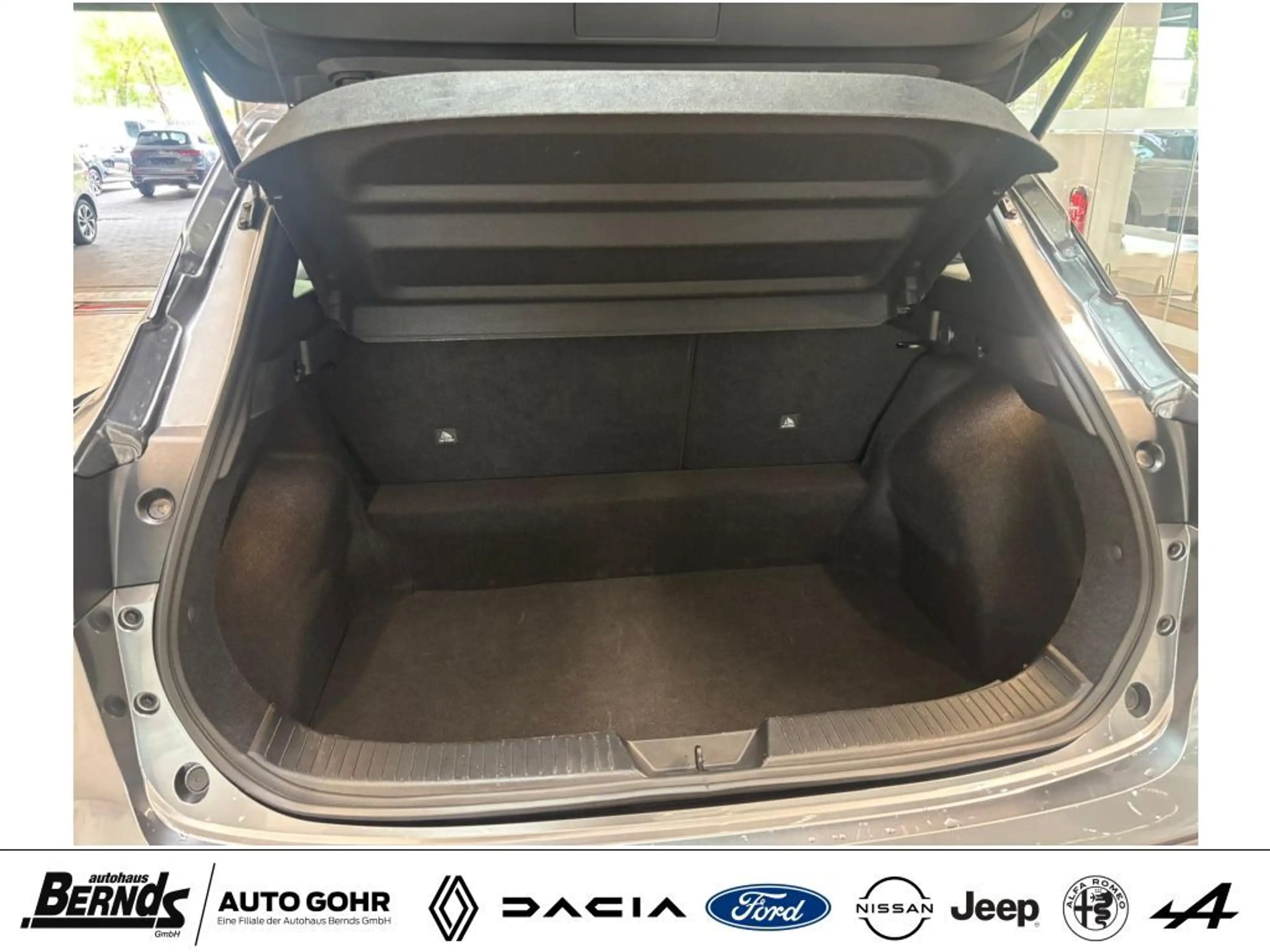 Nissan Qashqai 1.3 Acenta Klima PDC Navi 360 WinterP. LED LMF uvm — photo 6