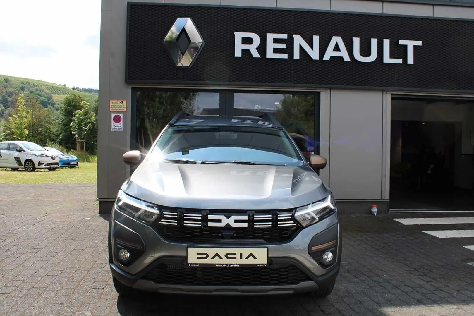 Dacia Jogger TCe 110 (7-Sitzer) Extreme+ Gris - 2