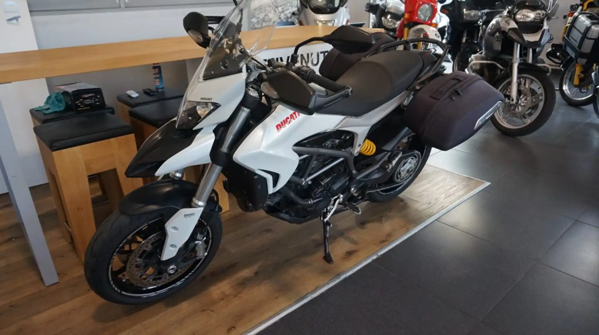 Ducati Hyperstrada 821 ABS Bianco - 1