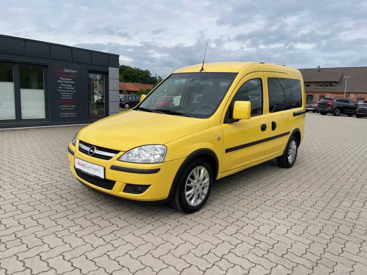 Opel Combo 1.3 CDTI Kombi Business 111 Jahre 2HD PDC Gelb - 1