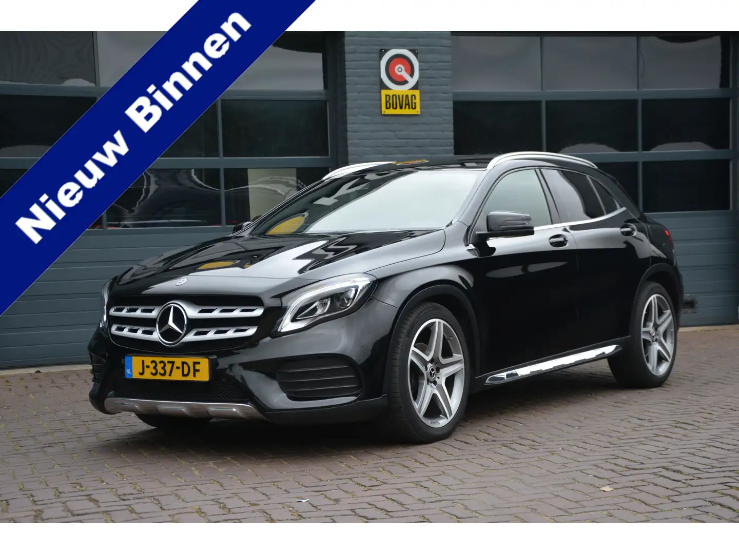 Mercedes-Benz GLA 180 Business Solution AMG Noir - 1