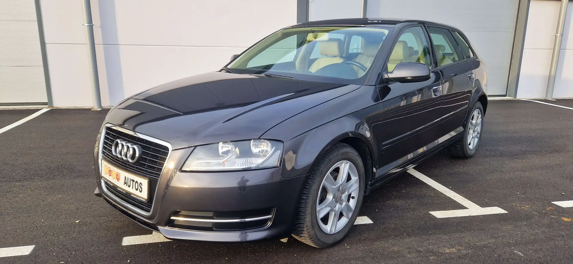 Audi A3 1.6 tdi 105ch S-tronic, Ambition Luxe Gris - 1