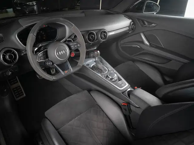 Audi TT view 10