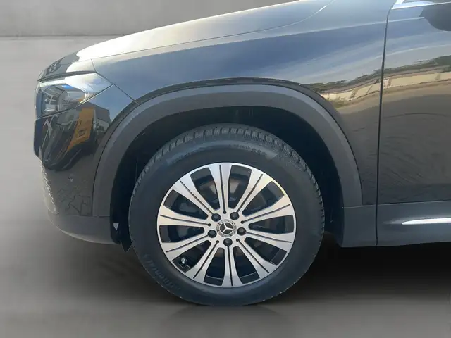 Mercedes-Benz Eqb view 15