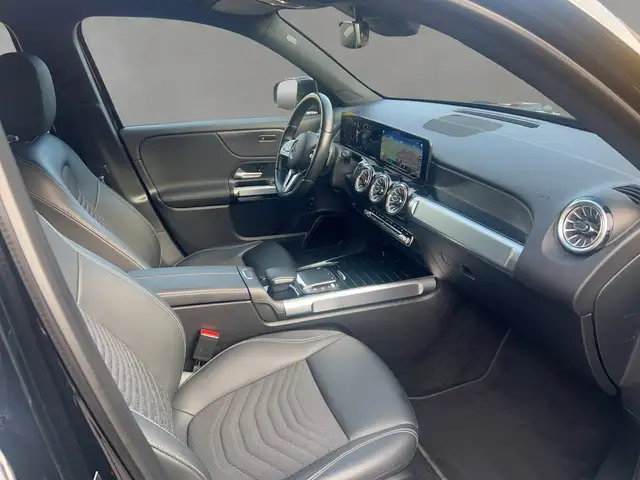 Mercedes-Benz Eqb view 13